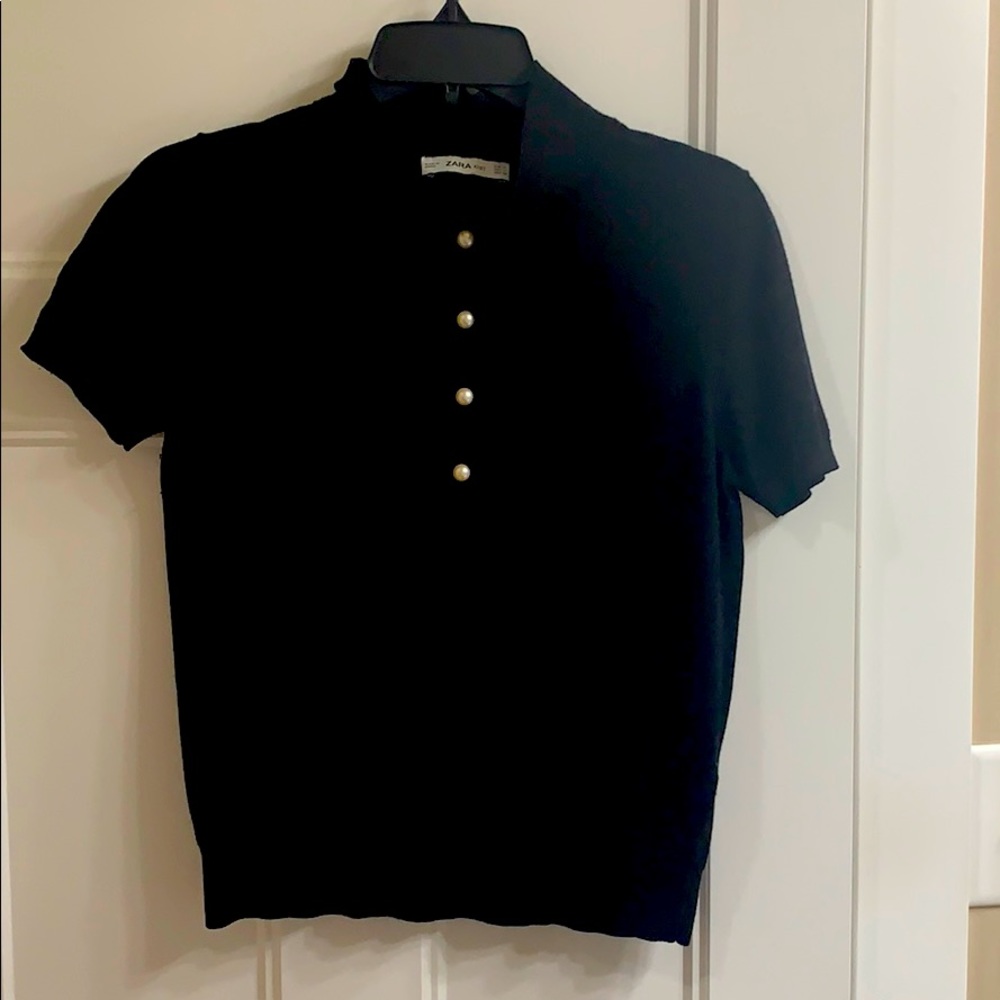 Zara short sleeve sweater with pearl buttons